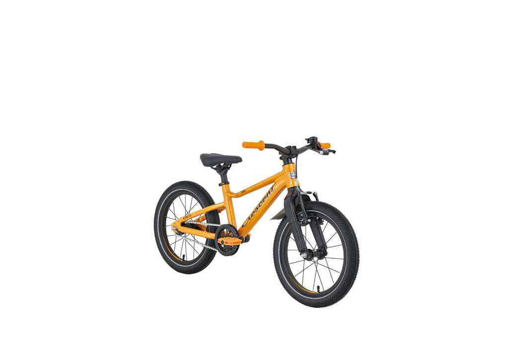 Oranssi lasten 16" jalkajarrullinen polkupyörä. Pyörässä on vakiovarusteina seisontatuki ja lokasuoja edessä. Kuvattu etuviiistosta.