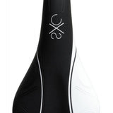 DDK ATB/MTB ISTUIN – mustavalkoinen satula maasto- ja hybridifillareihin